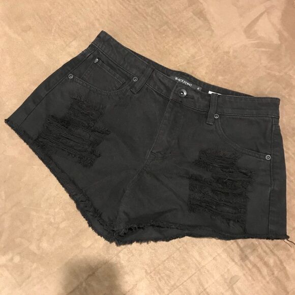 🔹NWOT Black Ripped Jean Shorts Junior’s Size 5 - Picture 2 of 8